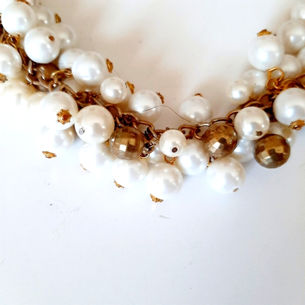 Beautiful Cluster Pearl Necklace - Picture 4 of 5